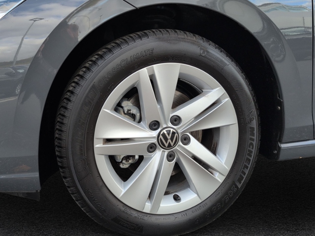 Golf VIII 1.5 TSI AHK+KAMERA+NAVI+HEAD-UP+KEYLES