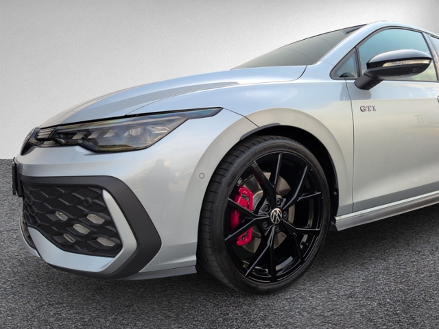 Golf VIII GTI 2.0 TSI PANO+360°+HEAD-UP+IQ.LIGHT