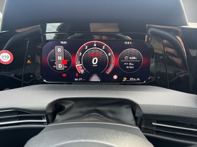 Golf VIII GTI 2.0 TSI PANO+360°+HEAD-UP+IQ.LIGHT