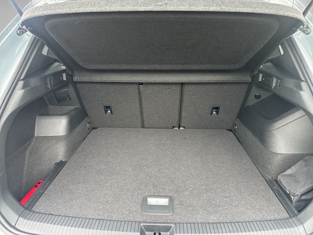 Tiguan 2.0 TDI DSG R-LINE AHK+NAVI.+ACC+HEAD-UP+