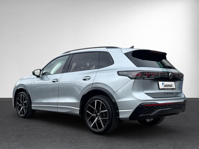 Tiguan 2.0 TDI DSG R-LINE AHK+NAVI.+ACC+HEAD-UP+