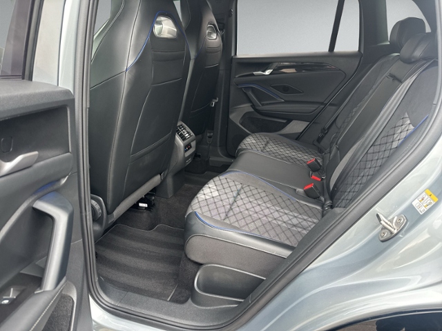 Tiguan 2.0 TDI DSG R-LINE AHK+NAVI.+ACC+HEAD-UP+