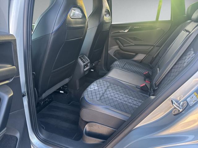 Tiguan 2.0 TDI DSG R-LINE AHK+NAVI.+ACC+HEAD-UP+