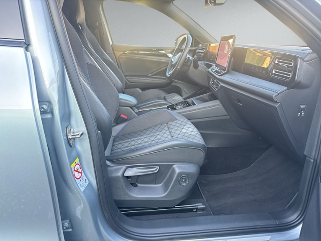 Tiguan 2.0 TDI DSG R-LINE AHK+NAVI.+ACC+HEAD-UP+