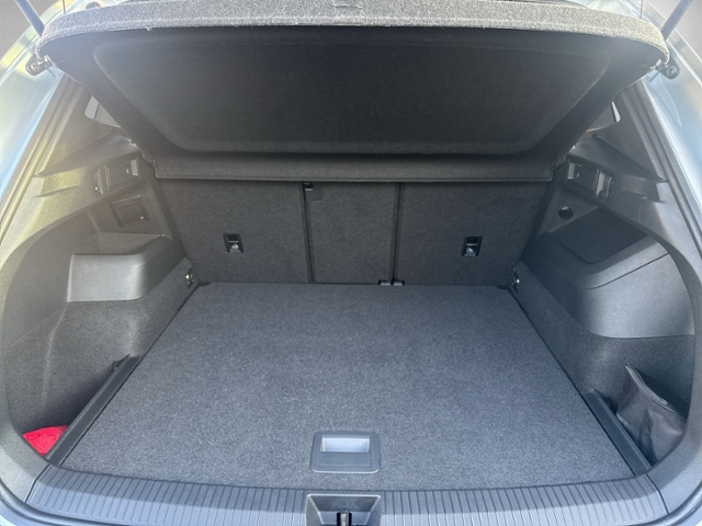 Tiguan 2.0 TDI DSG R-LINE AHK+NAVI.+ACC+HEAD-UP+