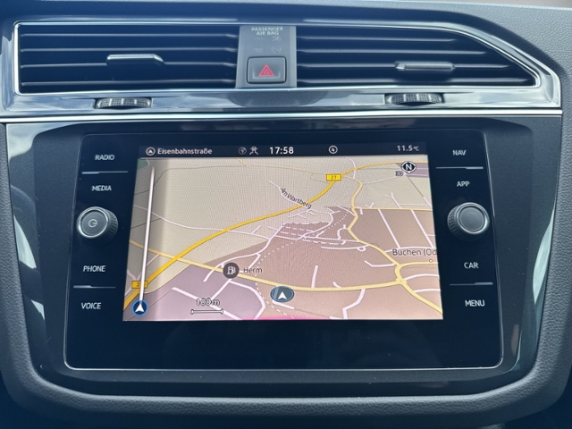 Tiguan 2.0 TDI R-LINE STANDHZ+IQ.LIGHT+NAVI+ACC+