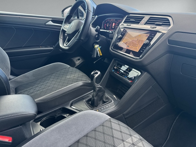 Tiguan 2.0 TDI R-LINE STANDHZ+IQ.LIGHT+NAVI+ACC+