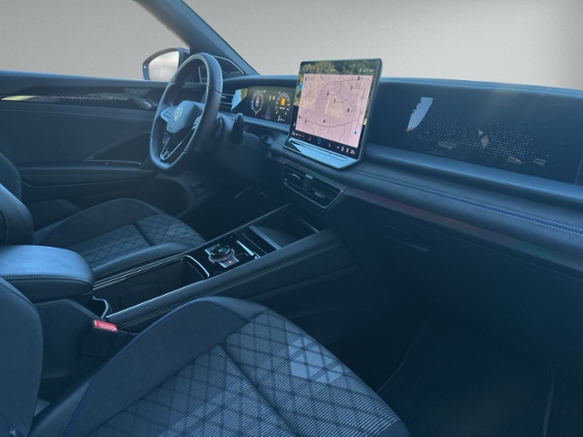 Tayron 2.0 TDI R-LINE 4MOTION STANDHZG+AHK+360°+