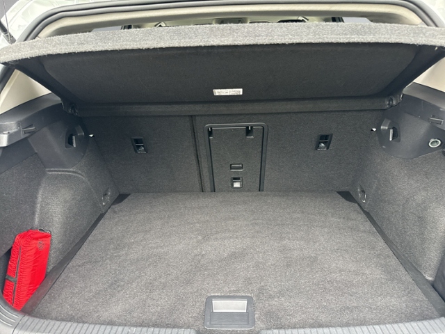 Golf VIII 1.5 TSI Life LED+NAVI+ACC+SHZ+PDC+VIRT