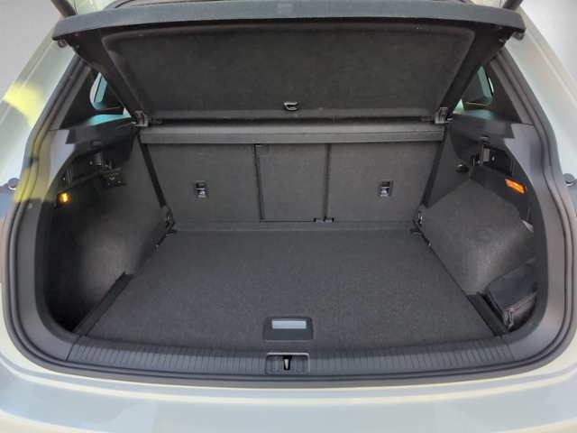 Tiguan 2.0 TDI DSG R-LINE ALLRAD IQ.LIGHT+AHK+eH