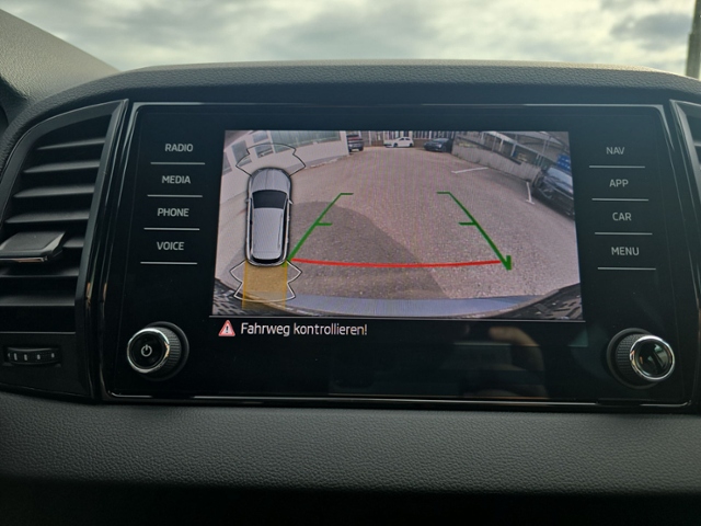 Karoq 1.5 TSI DSG SPORTLINE AHK+RFK+MATRIX-LED+A