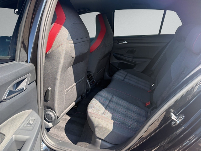Golf VIII 2.0 TSI GTI STANHZ+IQ.LIGHT+HK+DCC+360