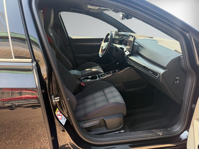 Golf VIII 2.0 TSI GTI STANHZ+IQ.LIGHT+HK+DCC+360