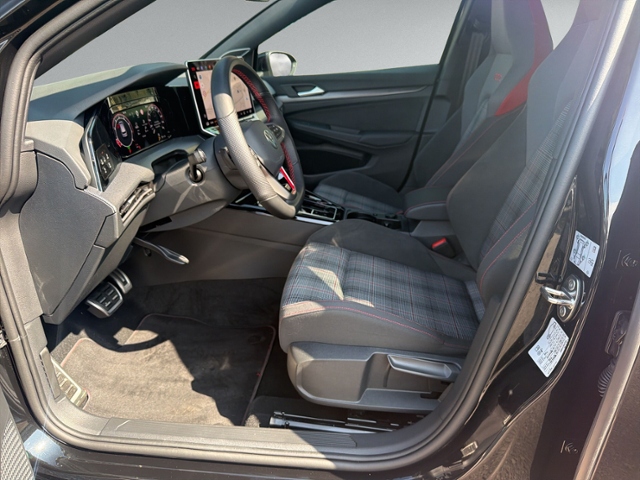 Golf VIII 2.0 TSI GTI STANHZ+IQ.LIGHT+HK+DCC+360