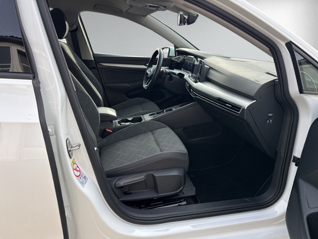 Golf VIII Variant 1.0 eTSI DSG LED+NAVI+ACC+SIHZ