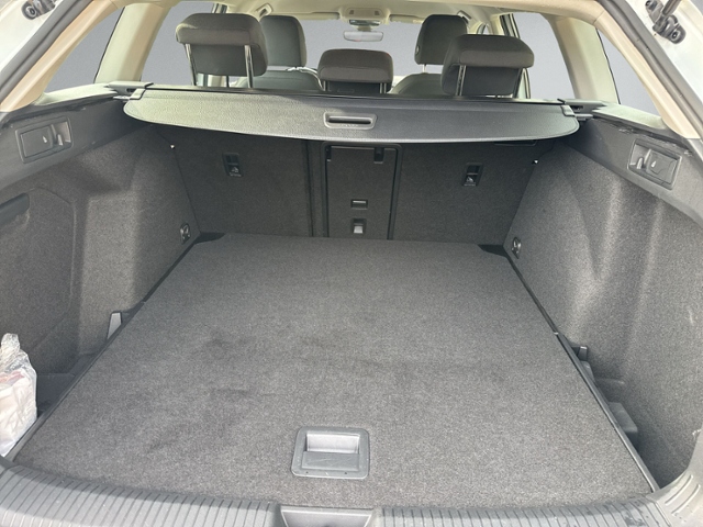 Golf VIII Variant 1.0 eTSI DSG LED+NAVI+ACC+SIHZ