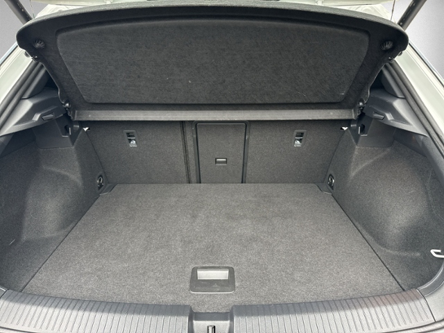 T-Roc 1.5 TSI DSG R-LINE STANDHZ+IQ.LIGHT+eHECK+