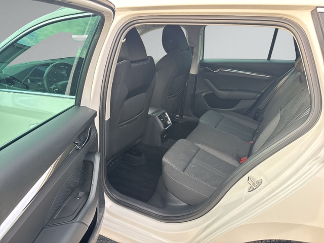 Octavia Combi 2.0 TDI DSG STYLE STDHZ+AHK+NAVI.+