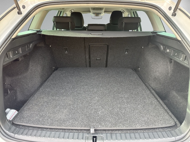 Octavia Combi 2.0 TDI DSG STYLE STDHZ+AHK+NAVI.+