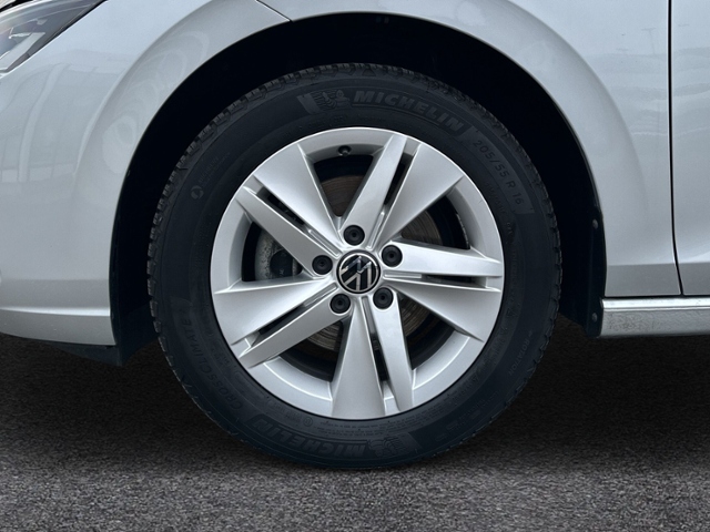 Golf VIII 2.0 TDI DSG LED+NAVI+KAMERA+ACC+SITZH+