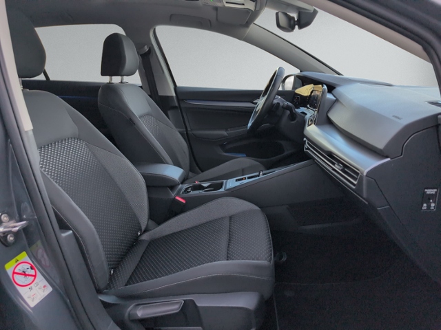 Golf VIII 2.0 TDI DSG PANO+KAMERA+IQ.LIGHT+NAVI+