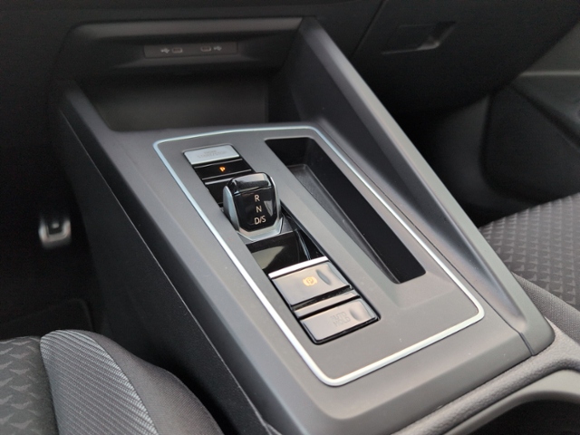 Golf VIII 2.0 TDI DSG PANO+KAMERA+IQ.LIGHT+NAVI+