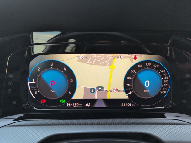 Golf VIII 2.0 TDI DSG PANO+KAMERA+IQ.LIGHT+NAVI+