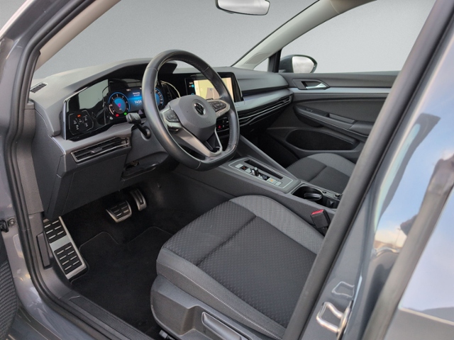 Golf VIII 2.0 TDI DSG PANO+KAMERA+IQ.LIGHT+NAVI+