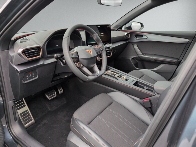 Leon ST 2.0 TSI DSG 4Drive AHK+LED+NAVI+RFK+ACC+