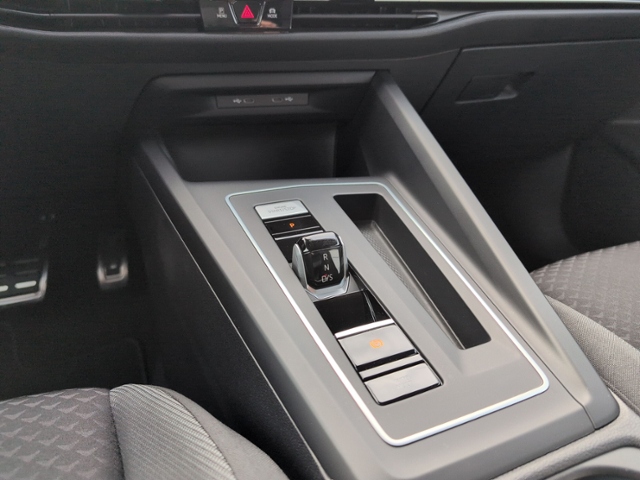 Golf VIII 2.0 TDI DSG ACTIVE AHK+LED+NAVI+RFK+SH