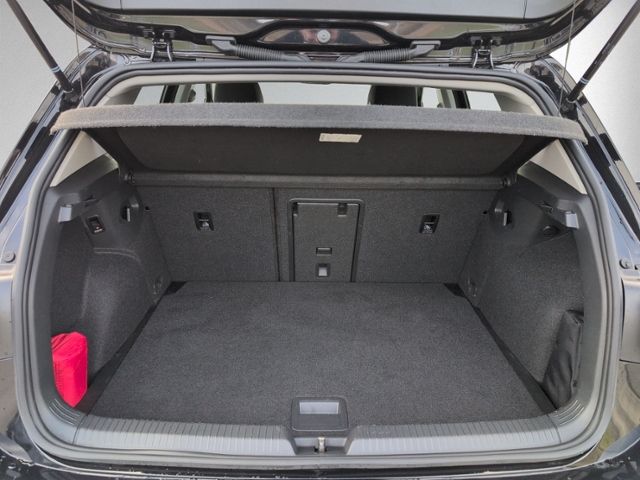 Golf VIII 2.0 TDI DSG ACTIVE AHK+LED+NAVI+RFK+SH