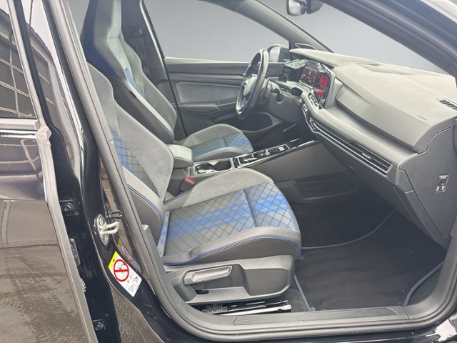 Golf VIII 2.0 TSI R 4Motion PANO+RFK+LED+ACC+DCC