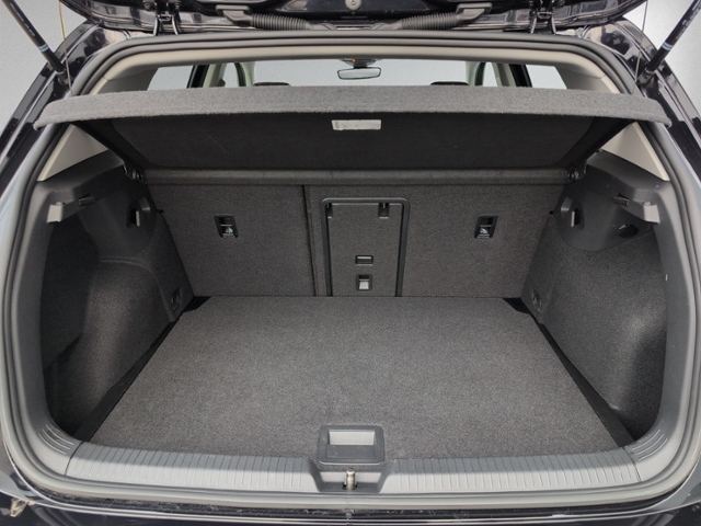 Golf VIII 2.0 TDI DSG LED+NAVI+KAMERA+ACC+SITZH+