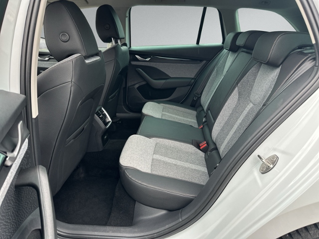 Octavia Combi 1.5 TSI DSG HEAD-UP+NAVI.+RFK+GRA+