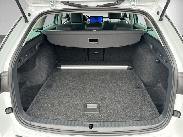 Octavia Combi 1.5 TSI DSG HEAD-UP+NAVI.+RFK+GRA+