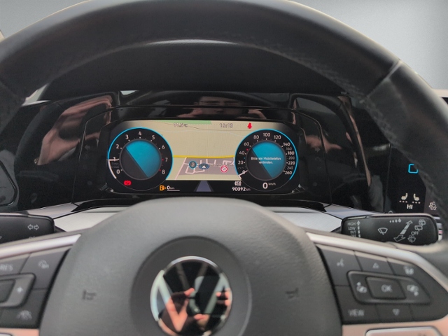 Golf VIII Variant 1.0 TSI PANO+AHK+RFK+NAVI+ACC+
