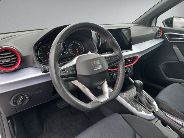 Arona 1.5 TSI DSG FR LED+NAVI+KAMERA+ACC+SITZHZ+