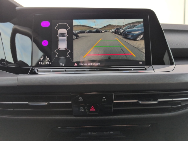 Golf VIII 1.5 eTSI DSG STYLE AHK+KAMERA+NAVI+LED