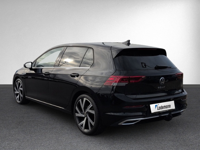 Golf VIII 1.5 eTSI DSG STYLE AHK+KAMERA+NAVI+LED