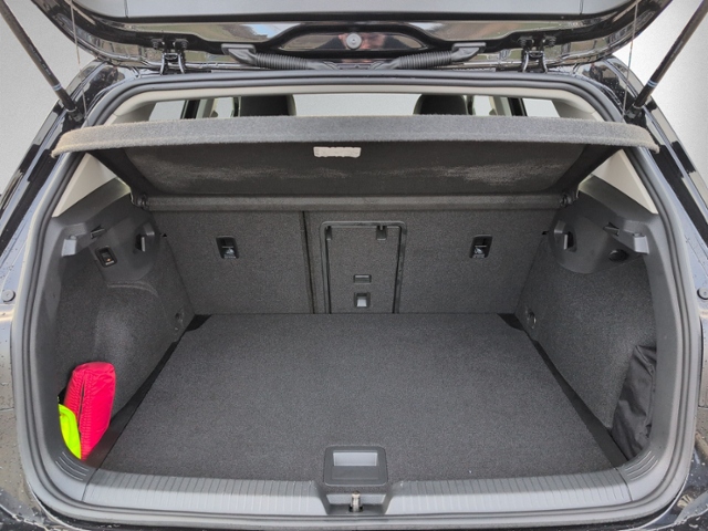 Golf VIII 1.5 eTSI DSG STYLE AHK+KAMERA+NAVI+LED