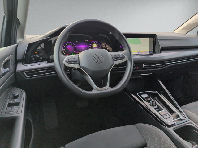 Golf VIII 1.5 eTSI DSG STYLE AHK+KAMERA+NAVI+LED