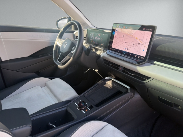 T-Roc Style 1.5 eTSI DSG LED+NAV+PANO+RFK+ACC+SH