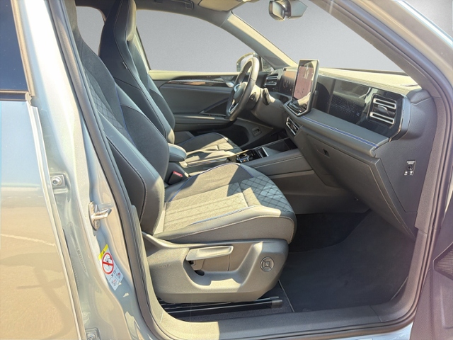 Tiguan 2.0 TDI DSG R-LINE AHK+IQ.LIGHT+360°+HEAD