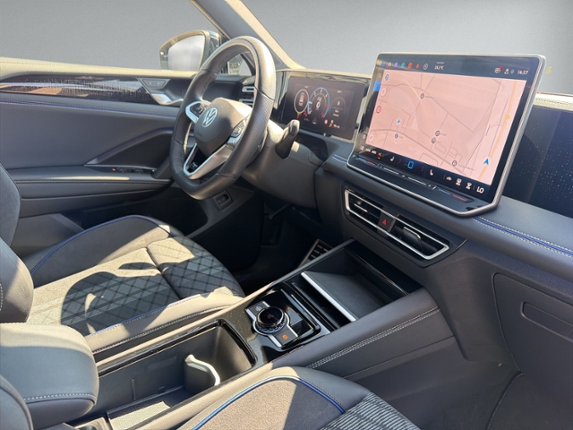 Tiguan 2.0 TDI DSG R-LINE AHK+IQ.LIGHT+360°+HEAD