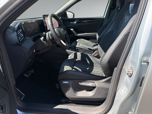 Tiguan 2.0 TDI DSG R-LINE AHK+IQ.LIGHT+360°+HEAD