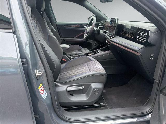 Tiguan 2.0 TDI DSG R-LINE AHK+IQ.LIGHT+HEAD-UP+N