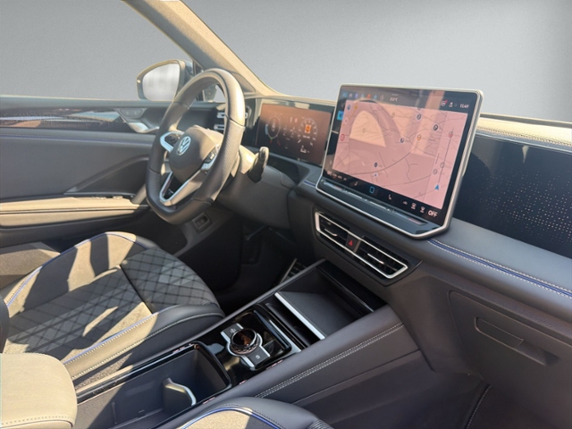 Tiguan 2.0 TDI DSG R-LINE 4MOTION+PANOR+STANDHZ+