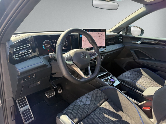 Tiguan 2.0 TDI DSG R-LINE 4MOTION+PANOR+STANDHZ+