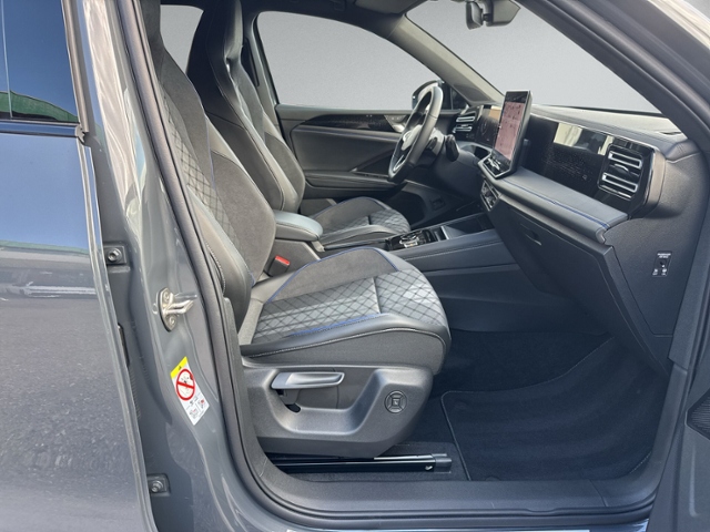 Tiguan 2.0 TDI DSG R-LINE AHK+IQ.LIGHT+HEAD-UP+K