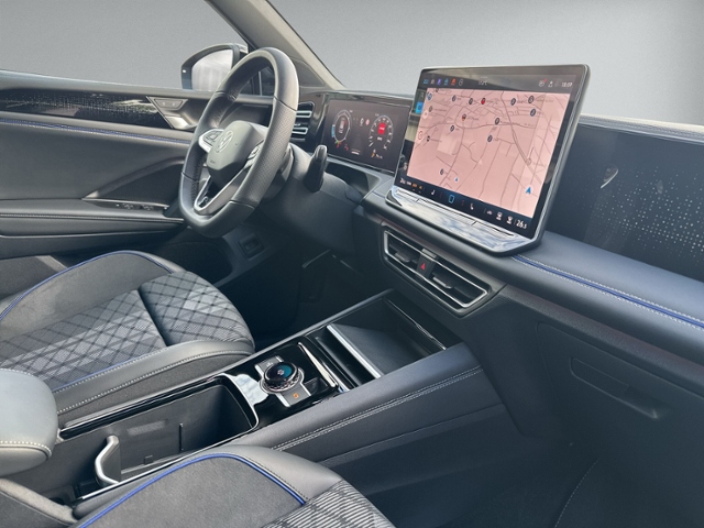 Tiguan 2.0 TDI DSG R-LINE AHK+IQ.LIGHT+HEAD-UP+K